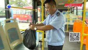 時(shí)間太晚錯(cuò)過(guò)末班車 熱心公交司機(jī)送老人回家