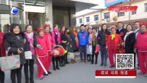 夕陽(yáng)紅宣傳隊(duì)與記者一起慶祝第18個(gè)記者節(jié)