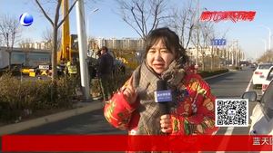 新開路一指示牌傾倒 交警支隊迅速清障