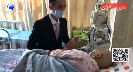 病房里求婚白血病女友：挺過(guò)這關(guān) 我們就白頭偕老