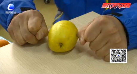 放風(fēng)箏有隱患 記者帶你做實(shí)驗(yàn)