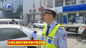 市交警支隊(duì)重點(diǎn)整治違法亂停車行為