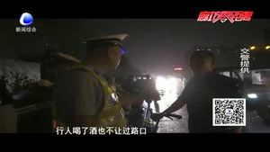 路遇查酒駕 騎車人主動(dòng)要求吹一下