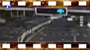 騎車帶娃闖紅燈被撞飛 交警判定騎車女子負(fù)全責(zé)