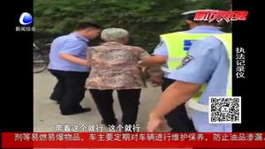 八旬老太迷路 交警熱心相助