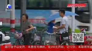 不文明曝光臺(tái)：公園成為小廣告集散地