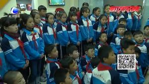 小學(xué)生“走進(jìn)消防站”變身小小消防員