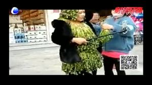 文安一女子身披香菜 原來是在網(wǎng)絡(luò)直播