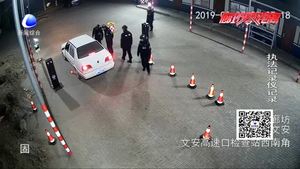 酒駕司機抗拒執(zhí)法 辱罵踢踹交警被刑拘