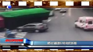 越野車搶行逼翻拉煤貨車 外賣小哥劃槳式倒車避險