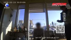 司機(jī)謊報(bào)身份被戳穿 原是網(wǎng)上逃犯