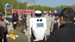 智能機(jī)器人在我市游園正式“上崗”