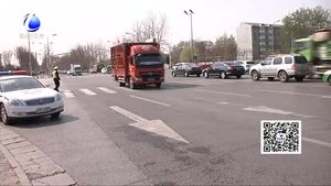 五一小長假來臨 交警為市民出行保駕護(hù)航