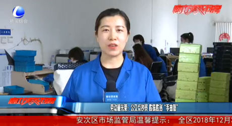 勞動(dòng)最光榮：公交點(diǎn)鈔員 數(shù)錢數(shù)到“手抽筋”