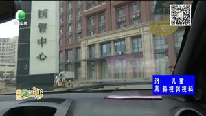 小區(qū)地下車庫(kù)門前沒(méi)路口 居民盼綠化帶開口