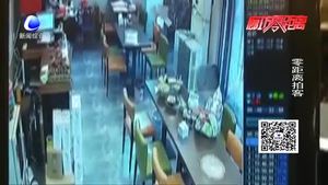 廊坊一店長(zhǎng)后廚備餐 手機(jī)被顧客“順手牽羊”