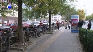 市綜合行政執(zhí)法局對裕華路原勞務市場違法占道進行集中整治