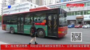 市區(qū)公交優(yōu)惠新政實行 記者體驗刷卡乘車40分鐘內免費換乘