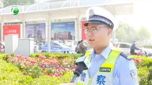 電動(dòng)三輪車自燃 交警滅火化解險(xiǎn)情