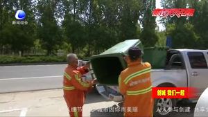 安次區(qū)環(huán)衛(wèi)局維修更換垃圾桶 打造農(nóng)村靚化風景線