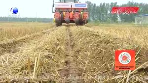 秸稈禁燃新標(biāo)桿：東張務(wù)村實(shí)現(xiàn)秸稈禁燃 機(jī)械化作業(yè)來(lái)助力