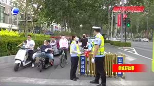 崗長(zhǎng)郭寧寧 一線護(hù)航道路交通文明