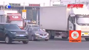 核載30人實(shí)載49人 超員客車被查獲