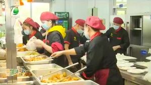 【厲行節(jié)儉 反對浪費(fèi)】廊坊師范學(xué)院：光盤行動成為校園新時尚